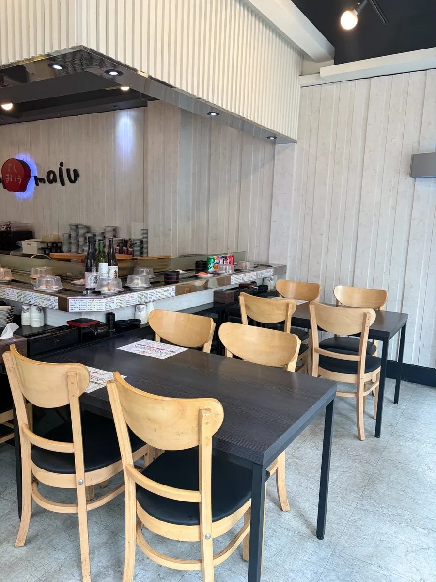 Interior of Sushi Maiu Seolleung Station Branch