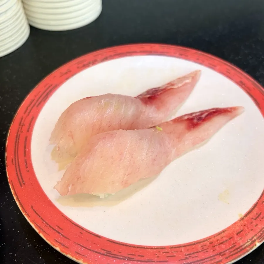 Long-sliced flounder sushi