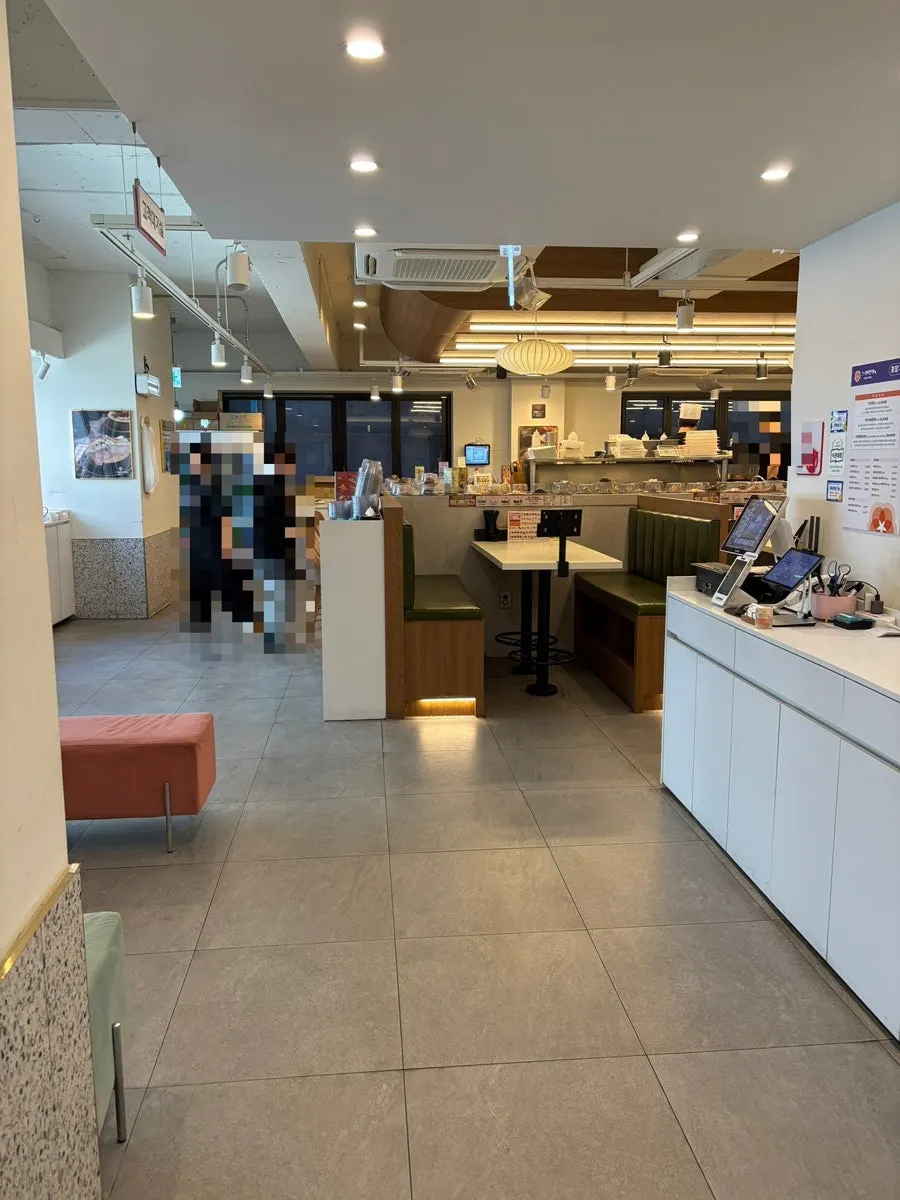 Inside view of Sushi Ian N Seolleung Station
