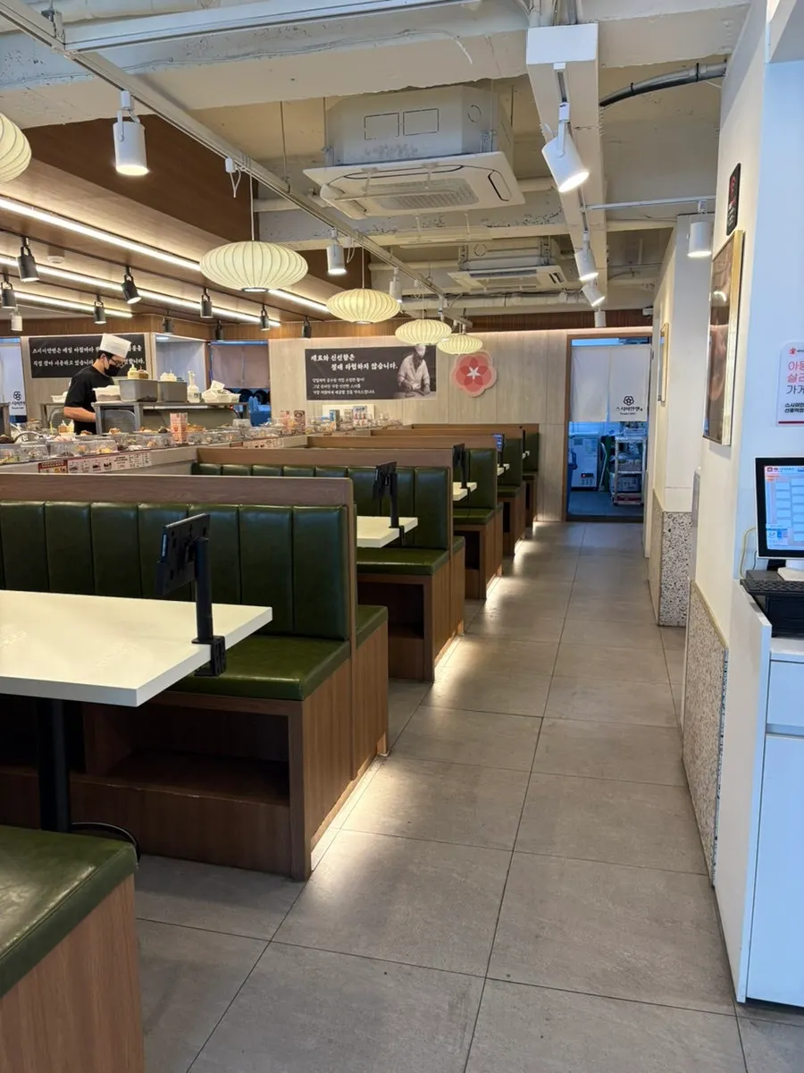 Interior with conveyor-belt sushi rail