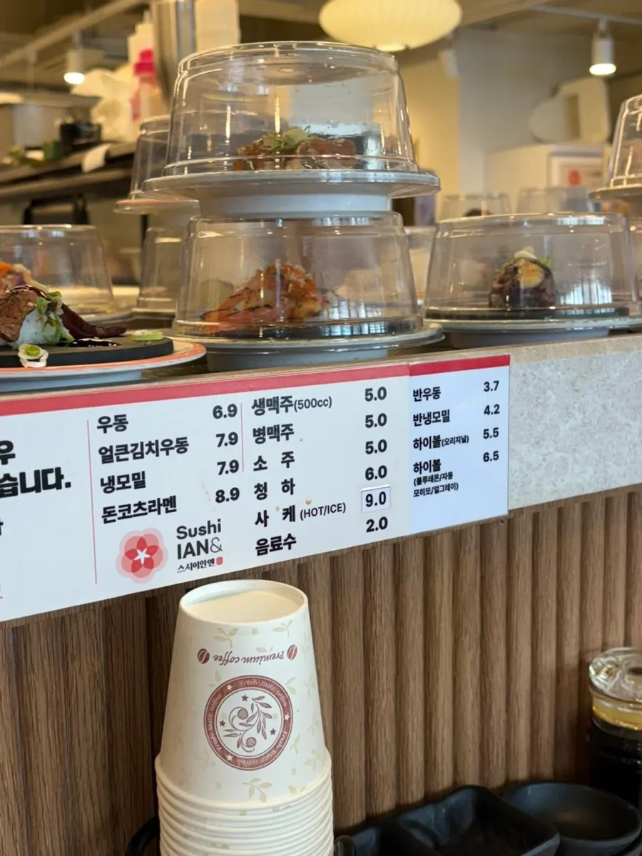 Counter seats good for solo dining at the conveyor-belt sushi restaurant