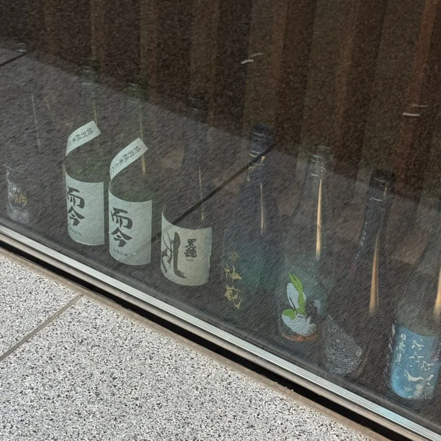 스시와 주류 메뉴 안내 사진
