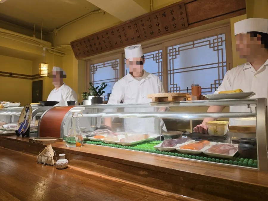 Sakai's private table seating
