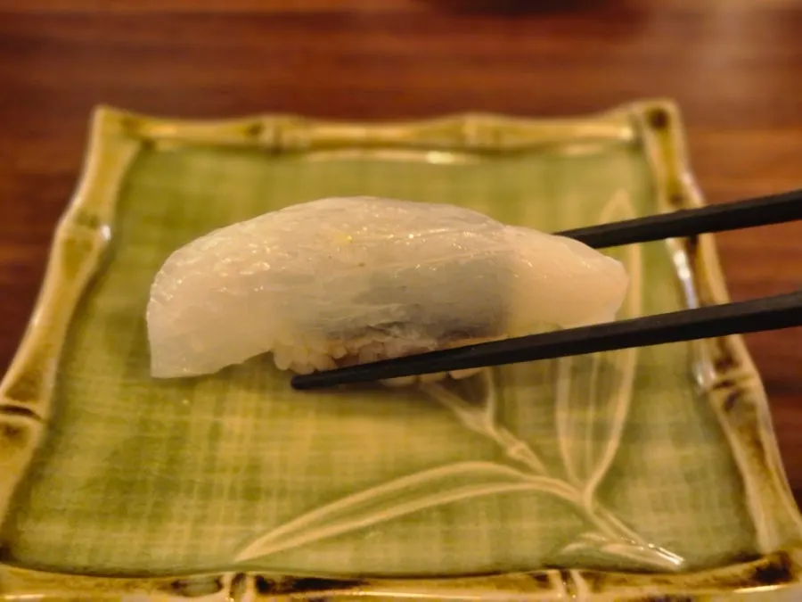 Thickly sliced sea bream and flounder nigiri