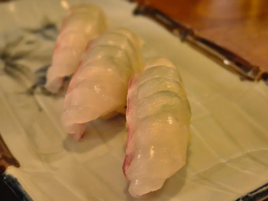 Additional order of 4 pieces of sea bream nigiri