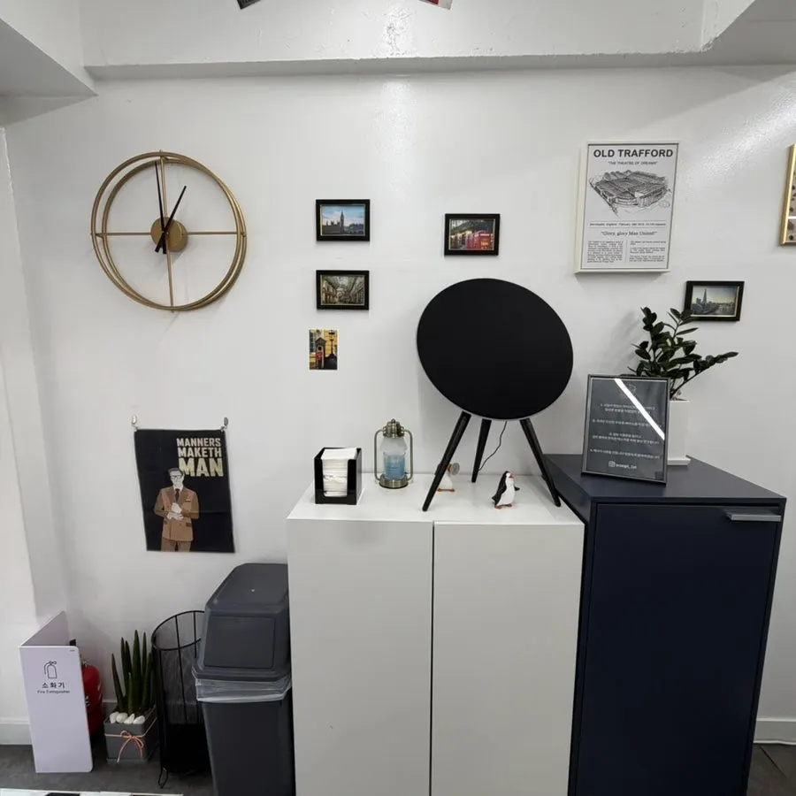 A corner of Scoopy with things to look at