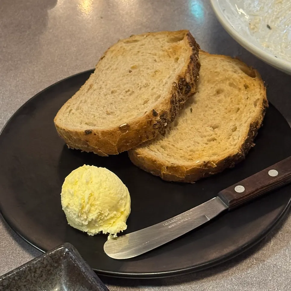Rye bread and butter cream cheese