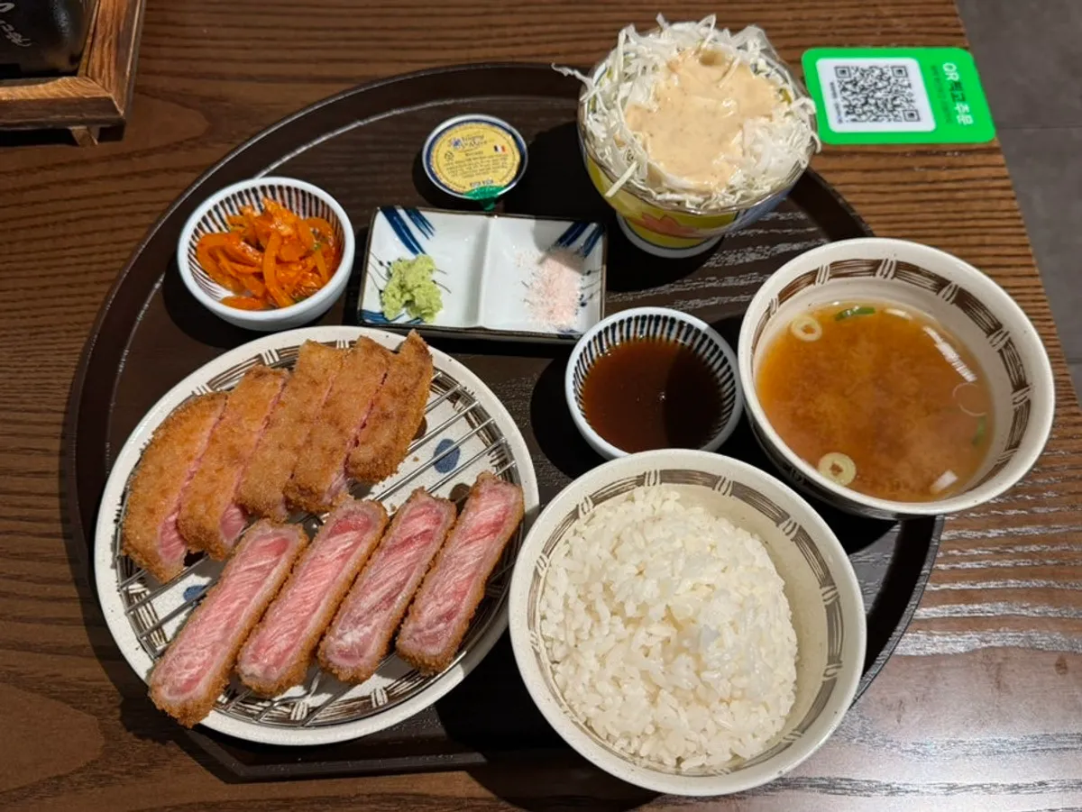 채끝 규카츠 기본 상차림과 미니 화로