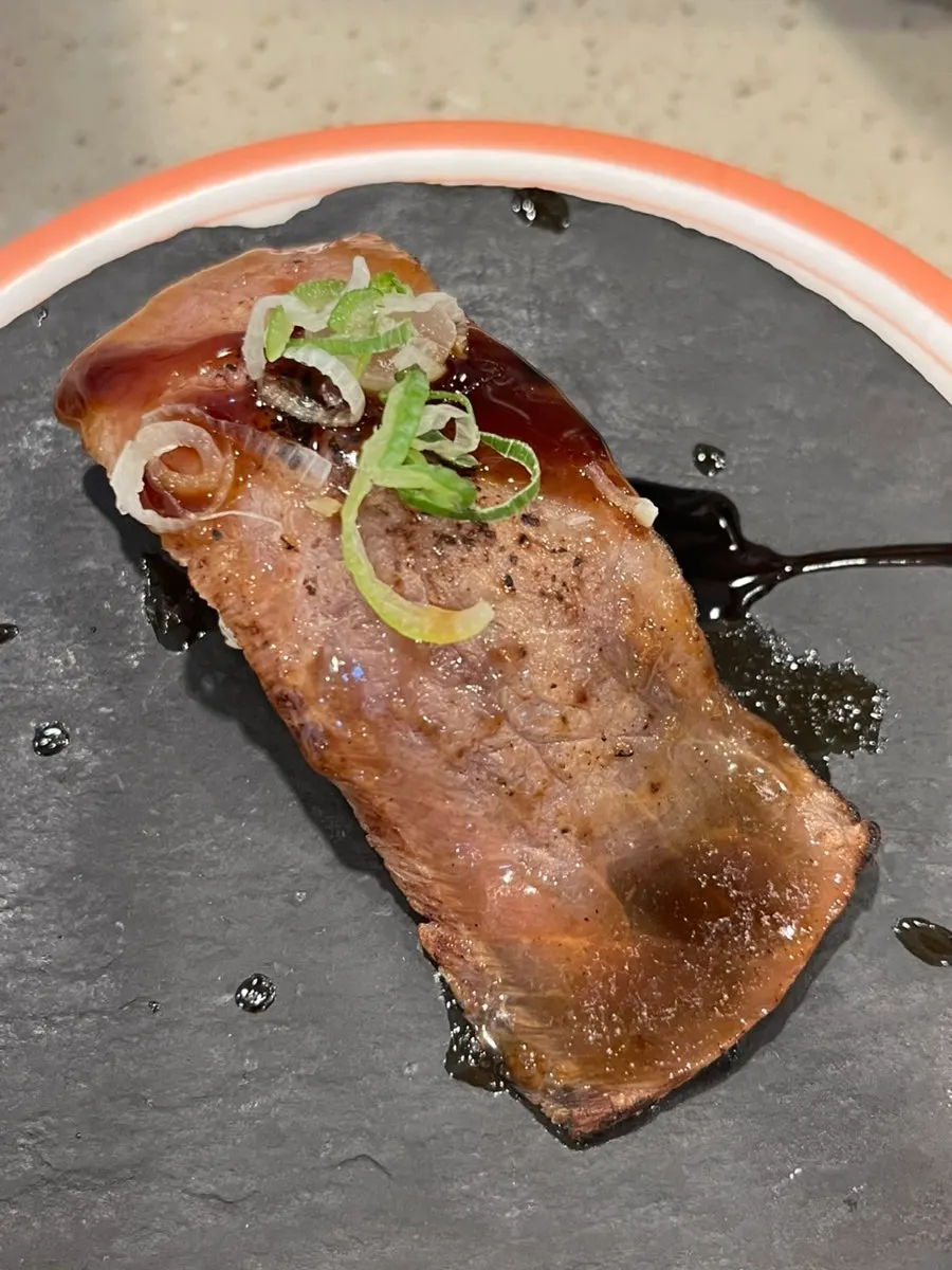 두툼한 광어 초밥