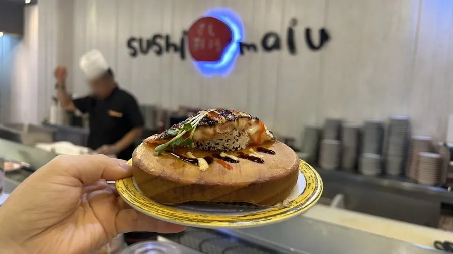 부드러운 연어초밥 한 접시