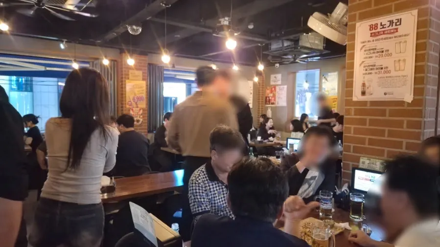 사람들로 가득 찬 88노가리 내부