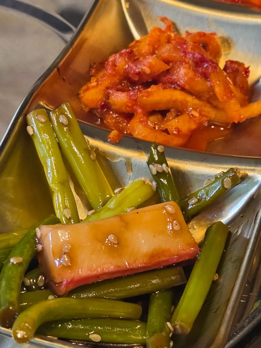 Table setting for the ordered boneless gamjatang sets
