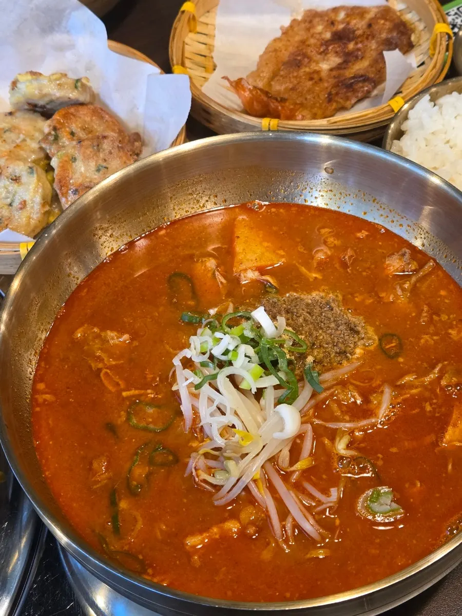 Boneless gamjatang simmering at Haeseonok