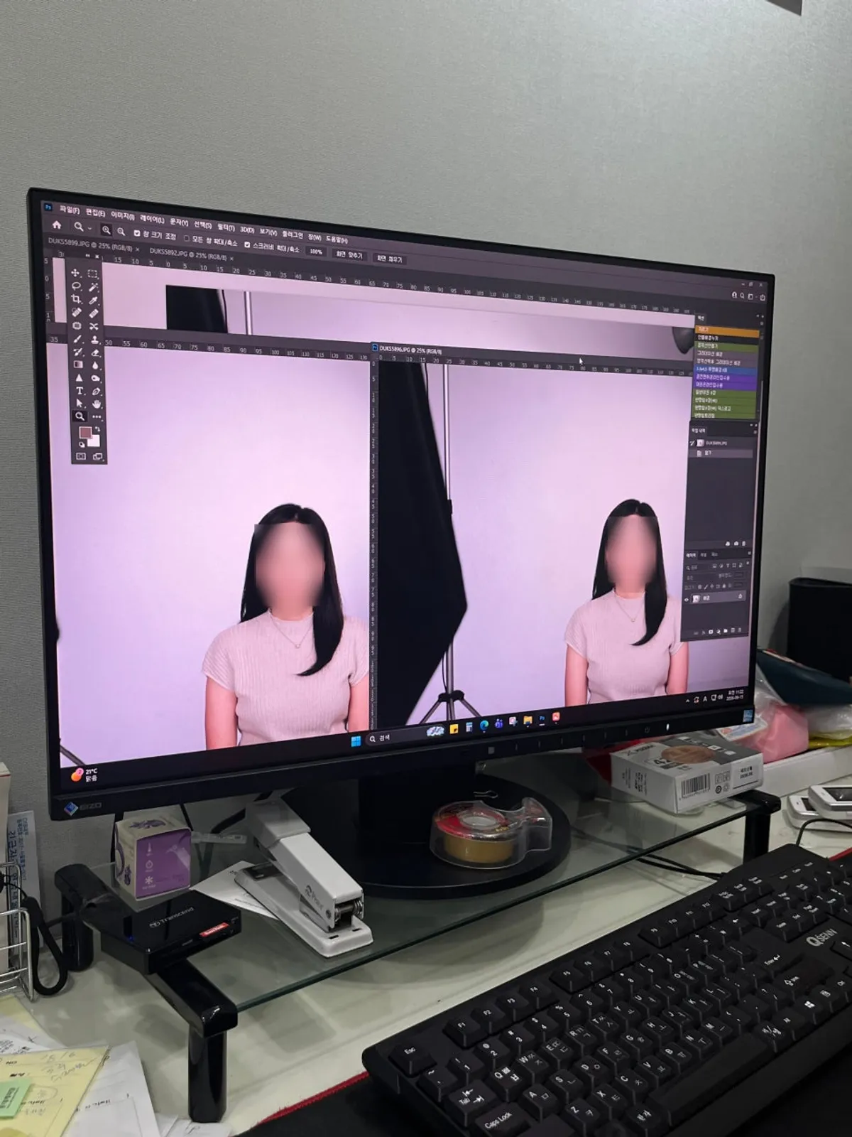 증명사진 촬영을 진행하는 스튜디오 세팅