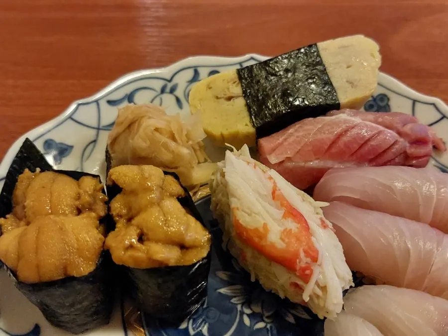 Plating of Sakai's individual sushi pieces