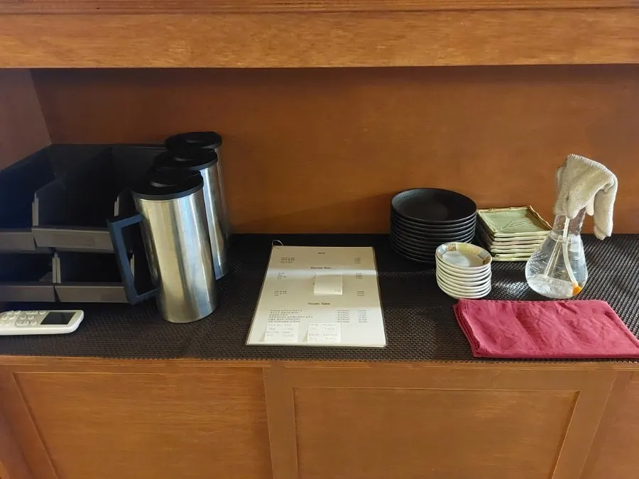 Tidy dachi bar counter seating