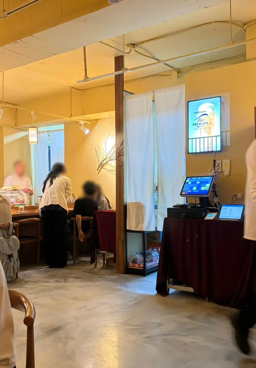 Sakai's counter table and regular table seating