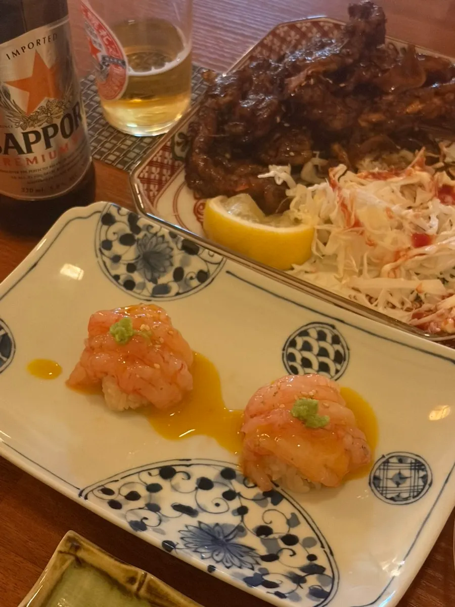 Salmon aburi and chutoro nigiri