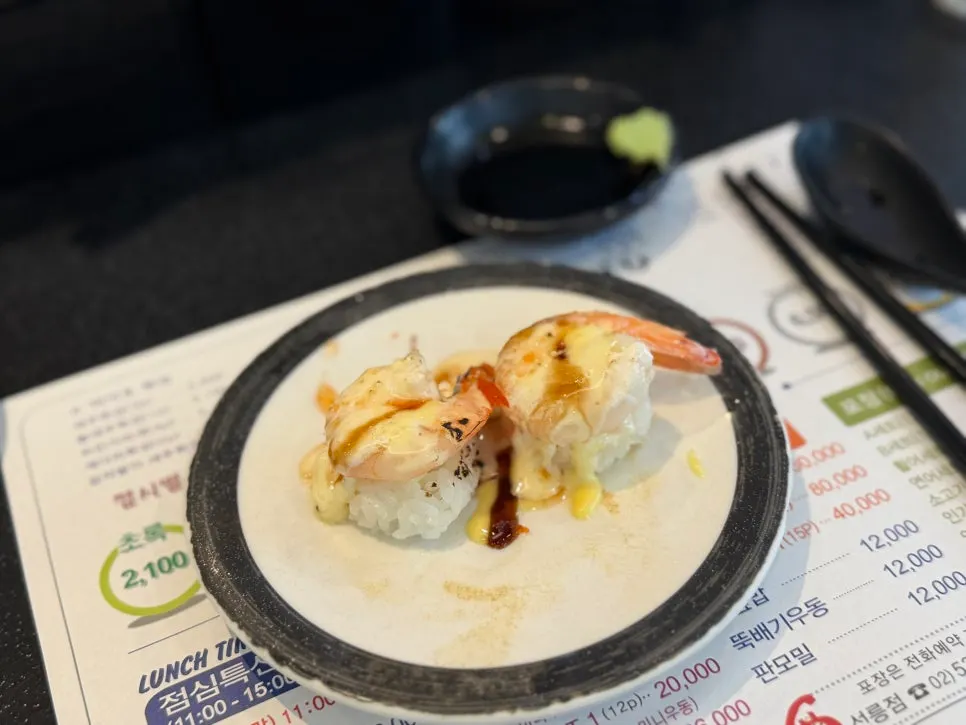 Torch-grilled cheese prawn sushi