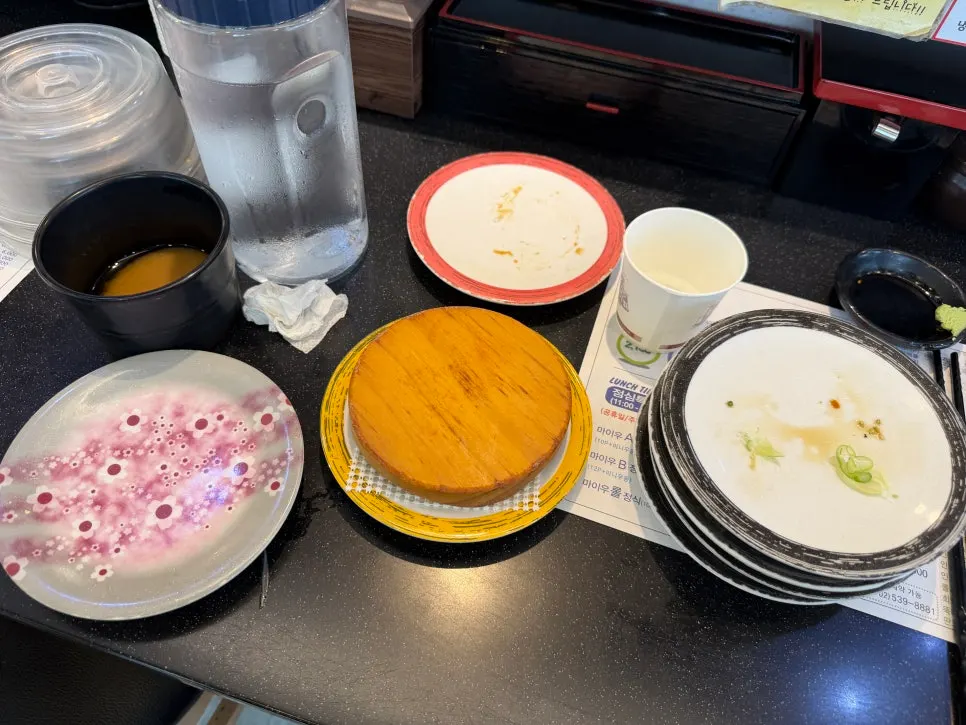 Seat after finishing a conveyor-belt sushi meal