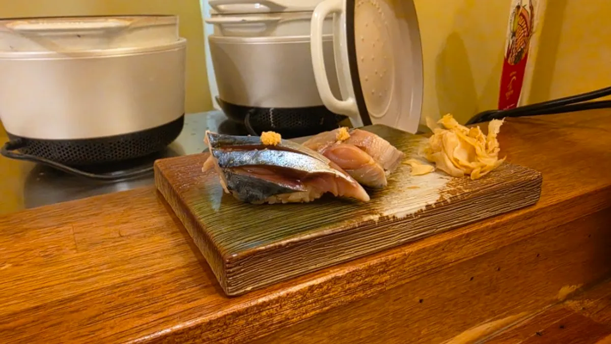 Additional order of benjari and mackerel nigiri
