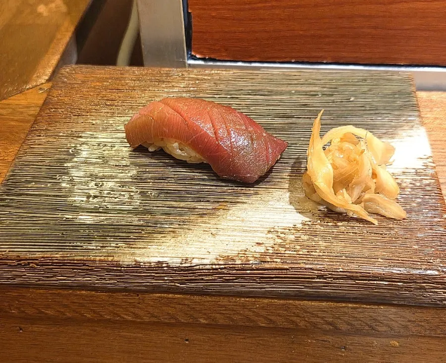 Thick-cut akami sushi marinated in soy sauce