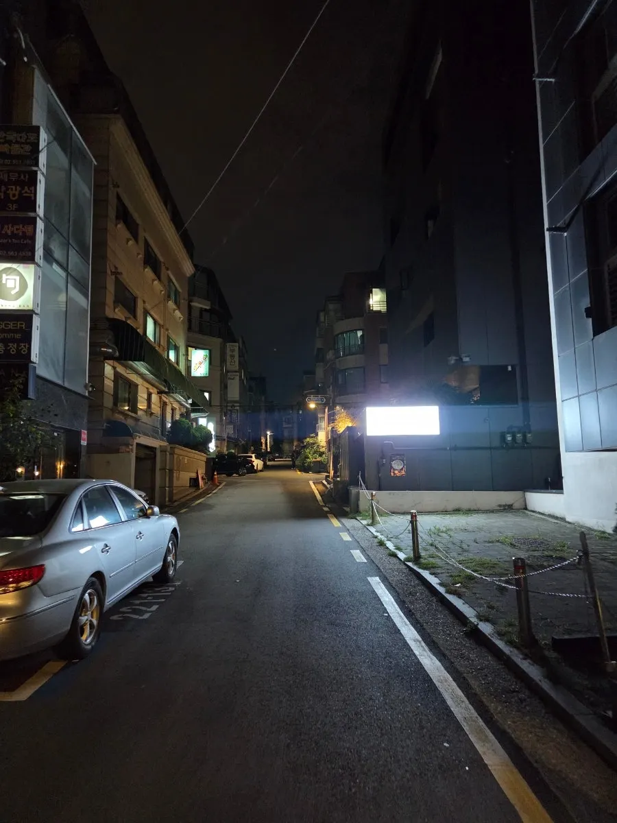 The alley leading to Sakai near Seolleung Station