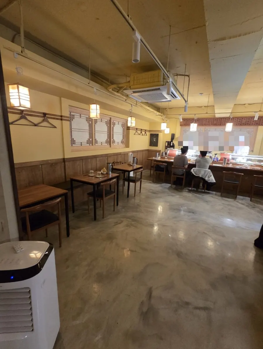 Sakai's interior in wood and white tones