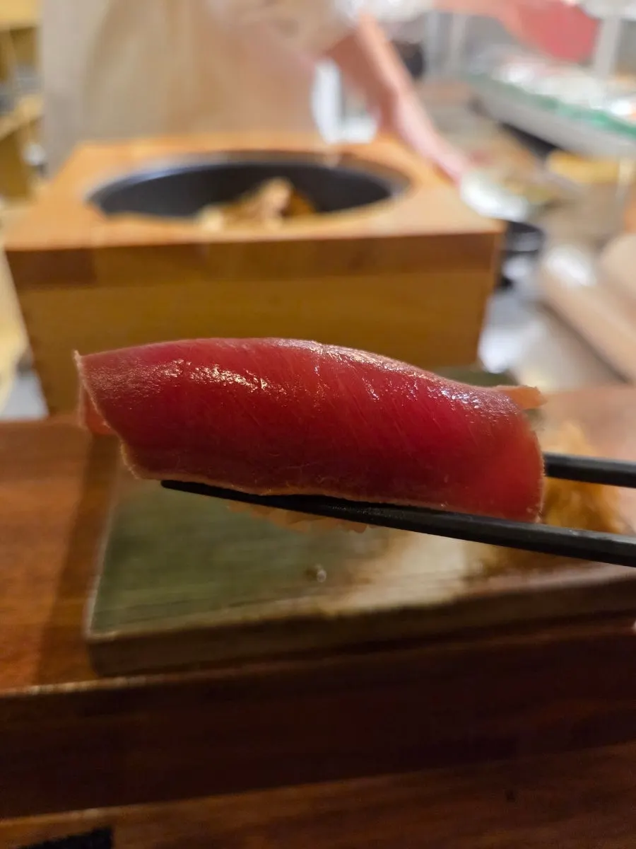 Akami zuke tuna nigiri