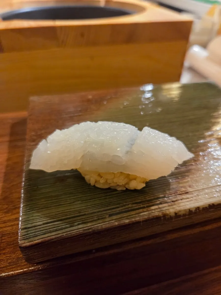 Thick-cut mottled squid nigiri