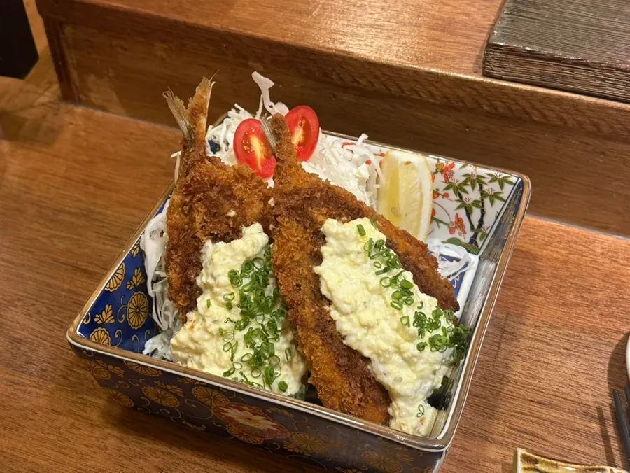 반 주문한 전갱이 후라이 2P 한 접시