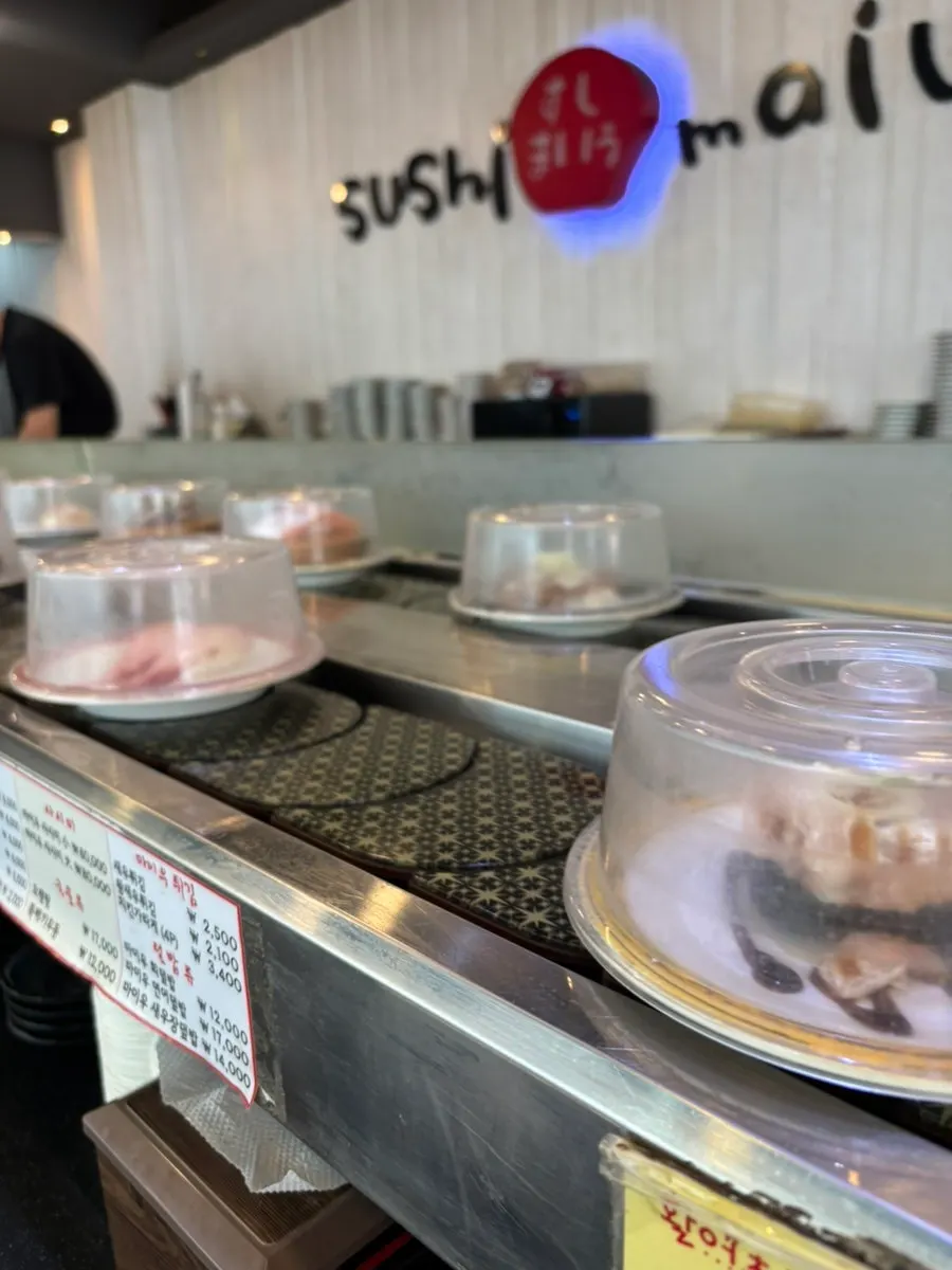 Finishing a sushi meal at Sushi Maiu Seolleung Station Branch