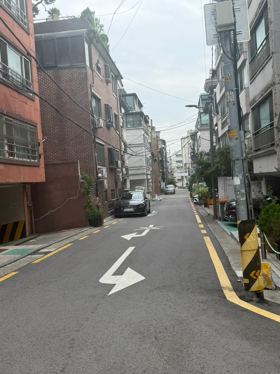 Alley and entrance leading to Sakai