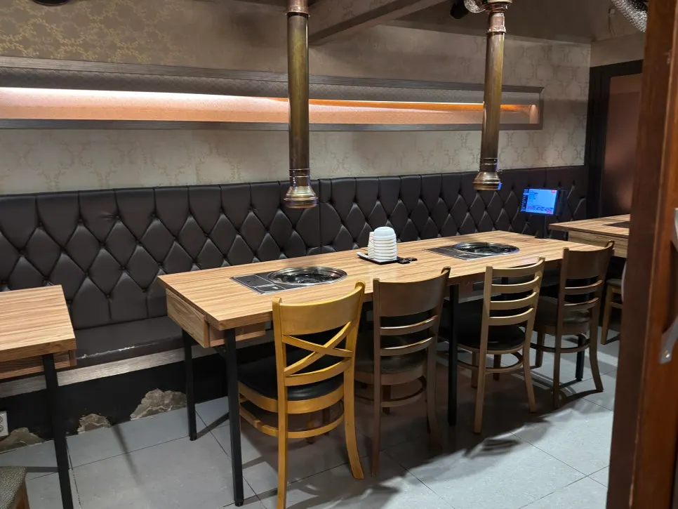 Private room seating at Uno