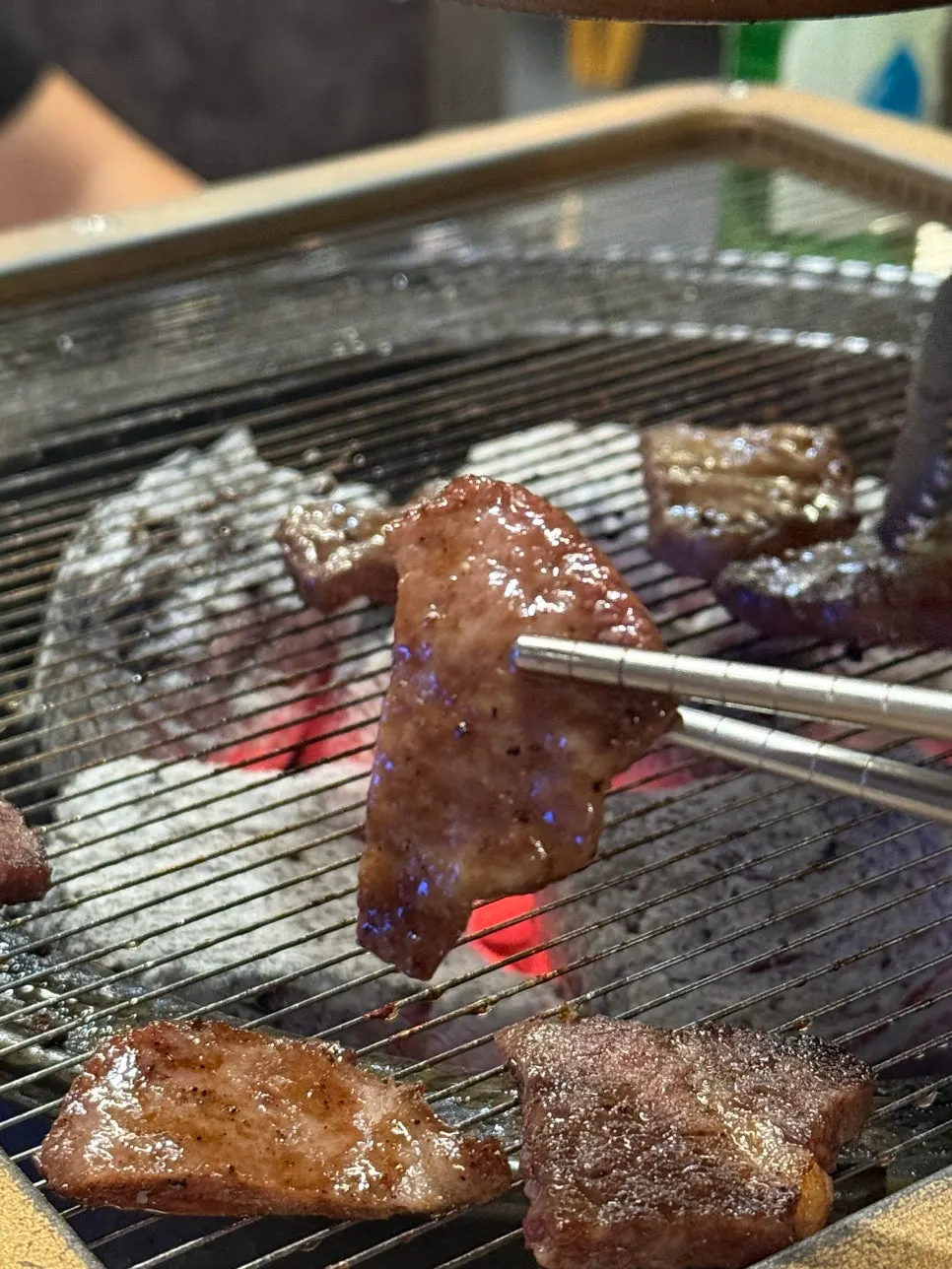 LA galbi dipped in salt