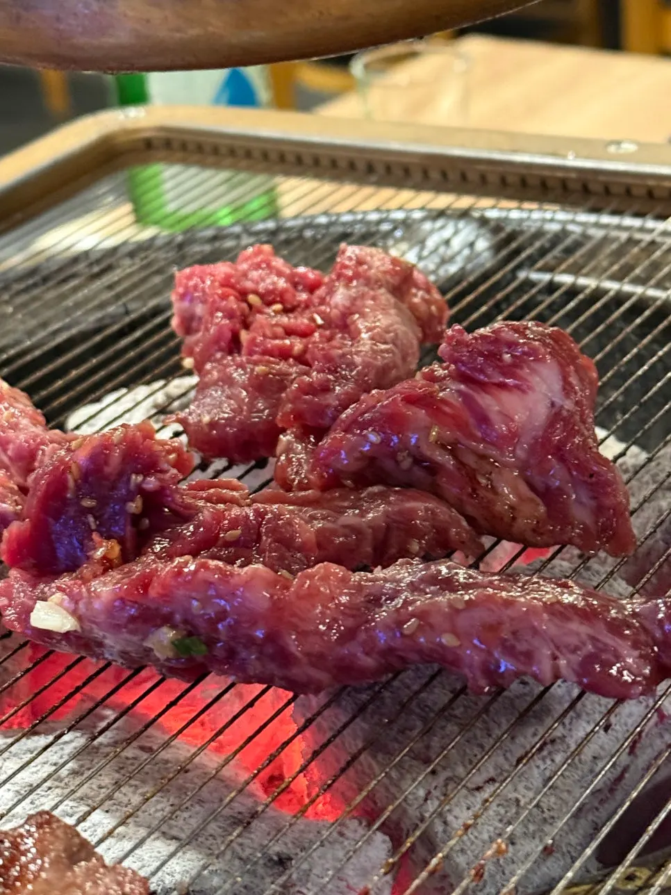 Beef tongue eaten with lemon sauce
