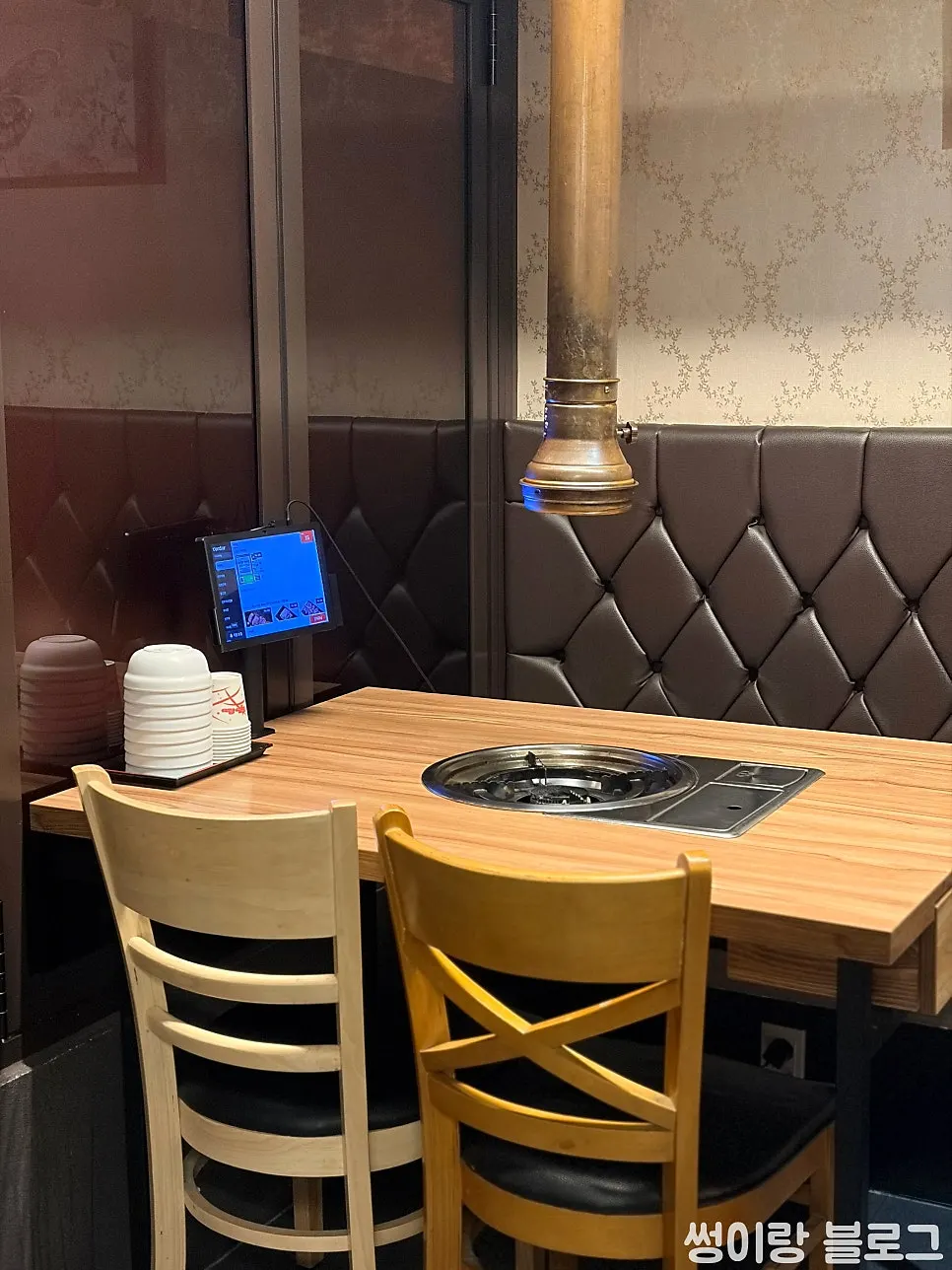 Uno's private room seating, separated from the main floor