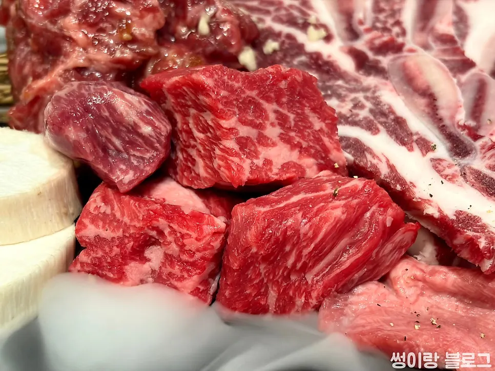 The full Uno galbi platter 800g on one plate