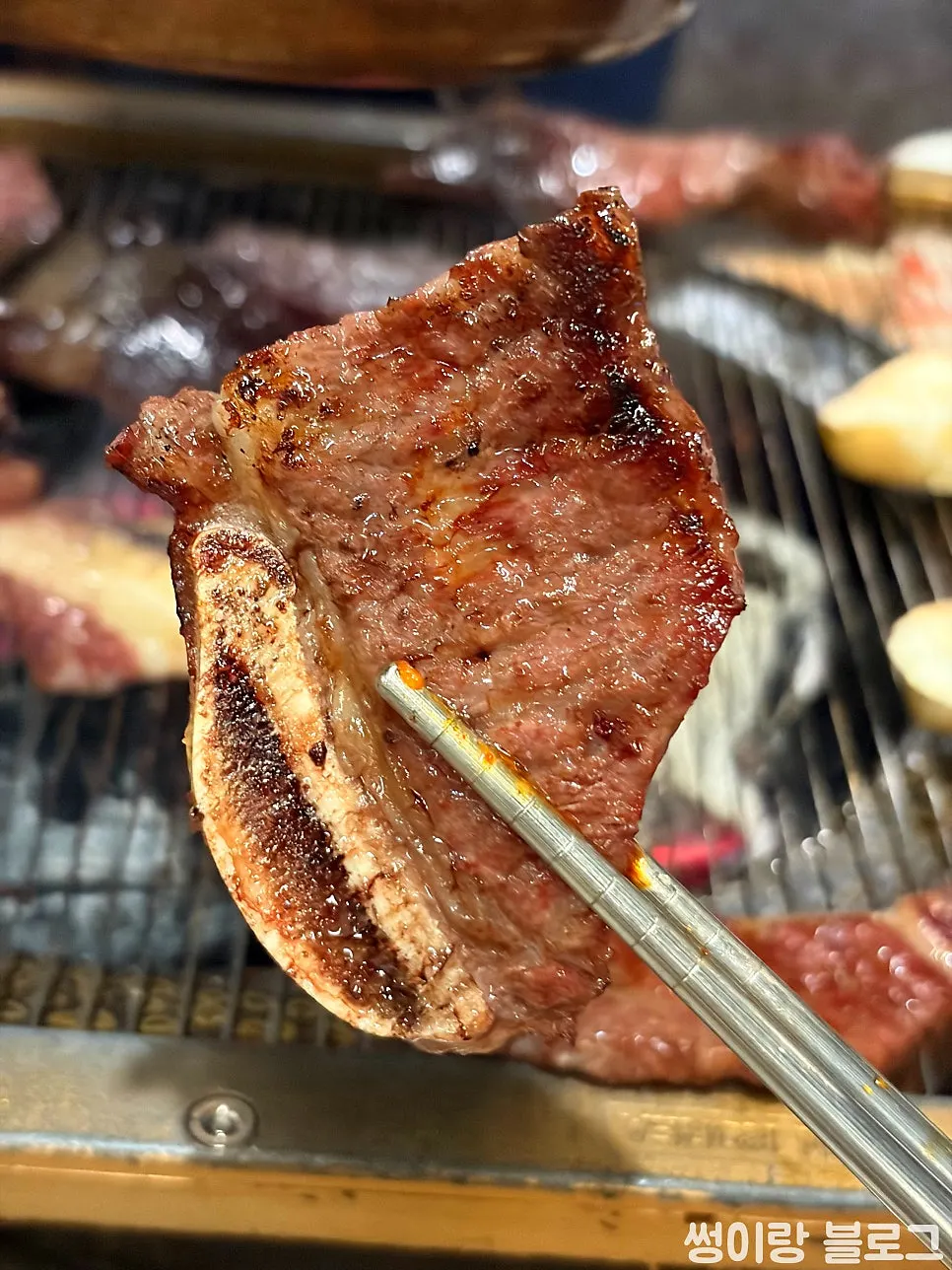 Fully grilled Uno LA-style ribs