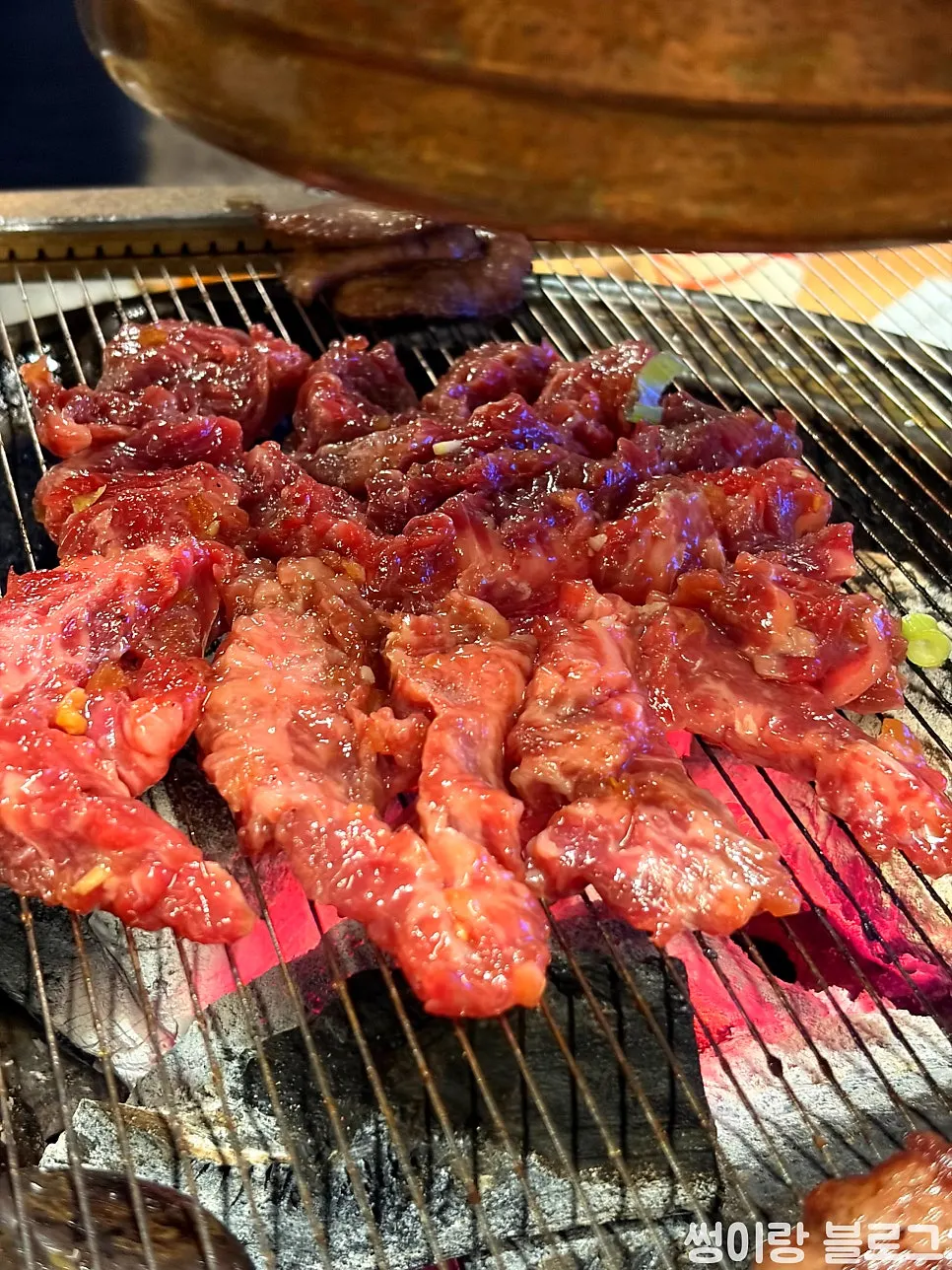 Uno charcoal galbi placed on the grill