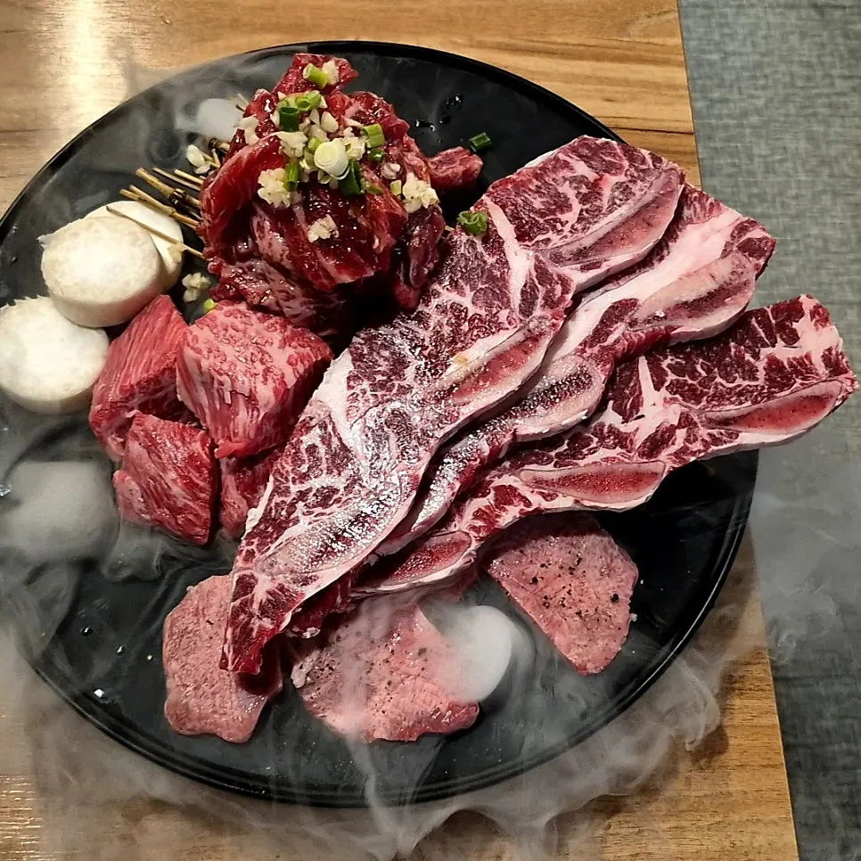 Plate of Uno galbi platter hanwoo beef