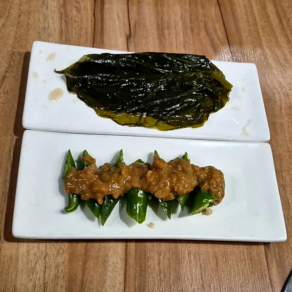 Seasoned radish and scallion side dishes
