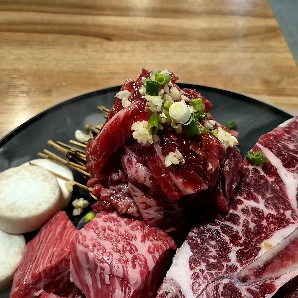 Plate of Uno galbi platter arranged by cut