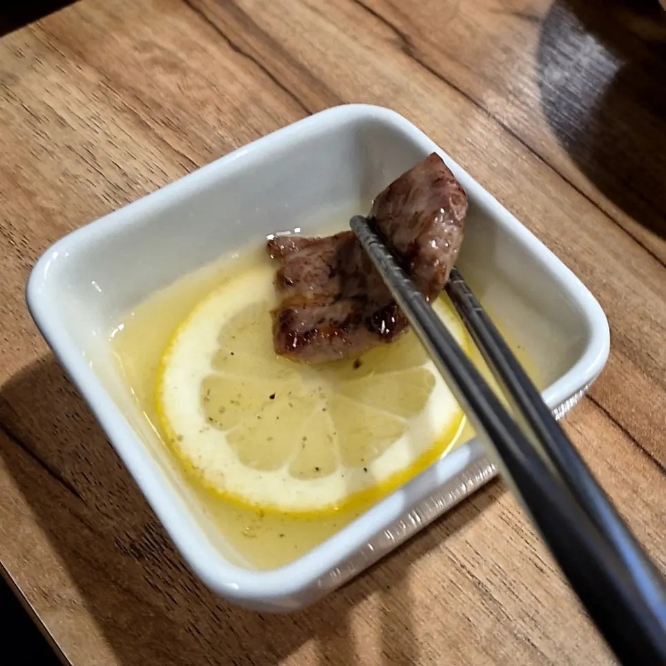 Beef tongue served with lemon sauce