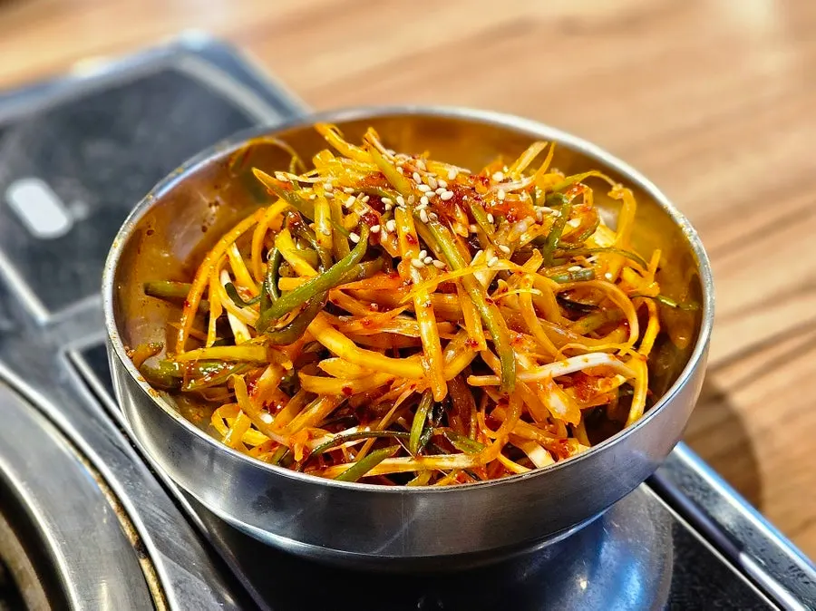 Neatly prepared side dishes with Korean beef