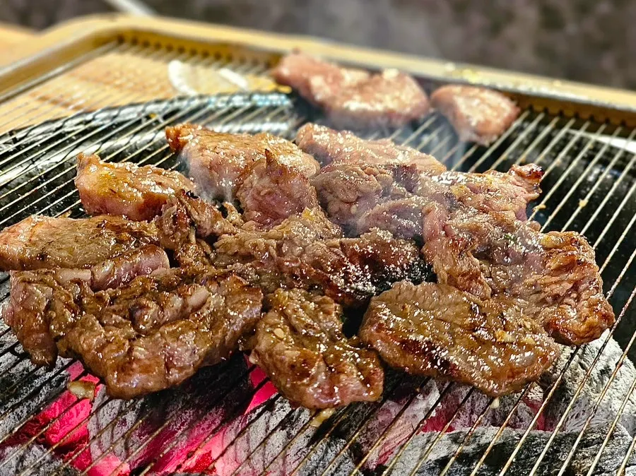 Beef tongue with lemon sauce