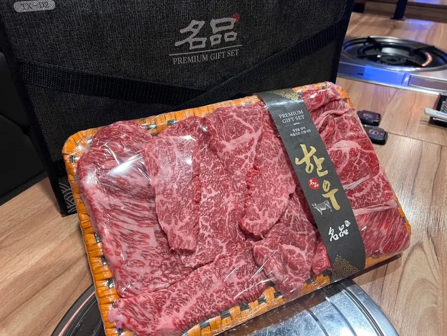 Packaging box for Uno's Korean beef gift set