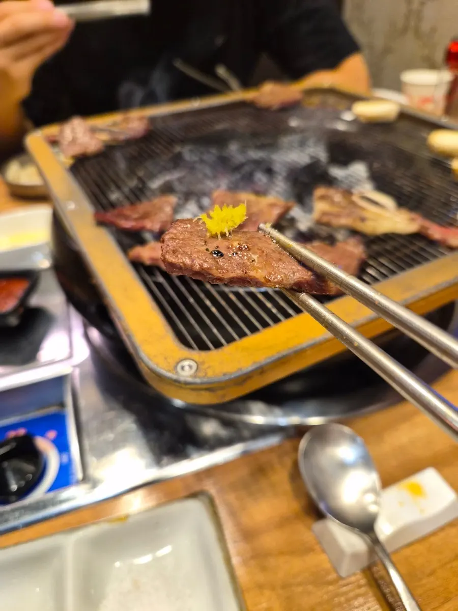 뼈를 발라 잘라준 LA갈비 조각