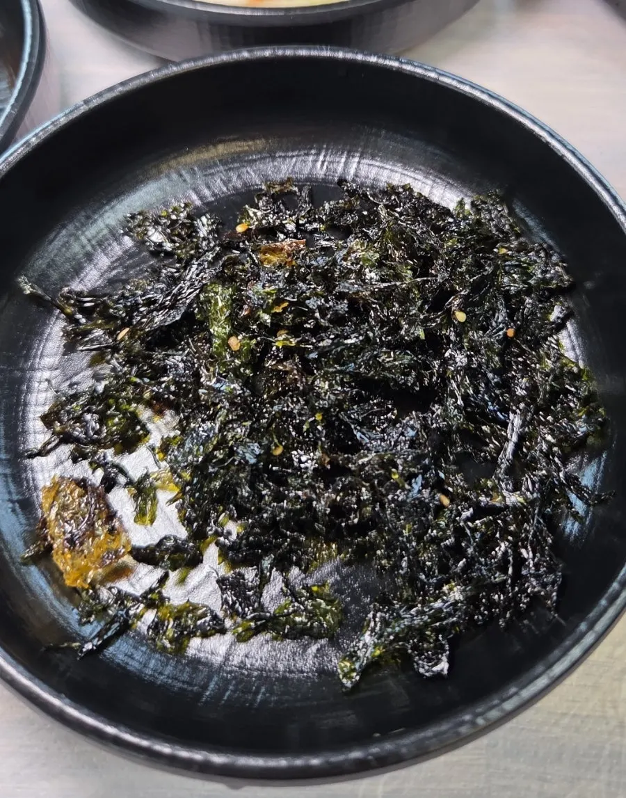 섬마을 반찬 구성 근접 사진