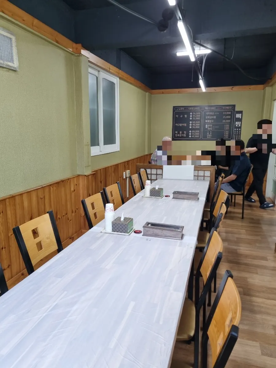 Table setting inside Seommaeul